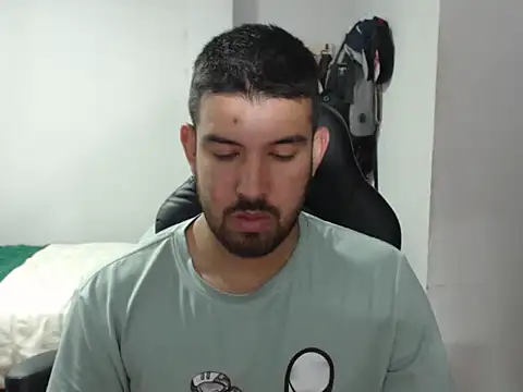 Snapshot of Axel11113 chatting on 11.11.25 Axel11113 online show from 11.11.25