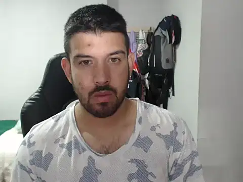 Snapshot of Axel11113 chatting on 11.13.25 Axel11113 online show from 11.13.25