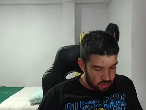 Snapshot of Axel11113 chatting on 11.20.25 Axel11113 online show from 11.20.25