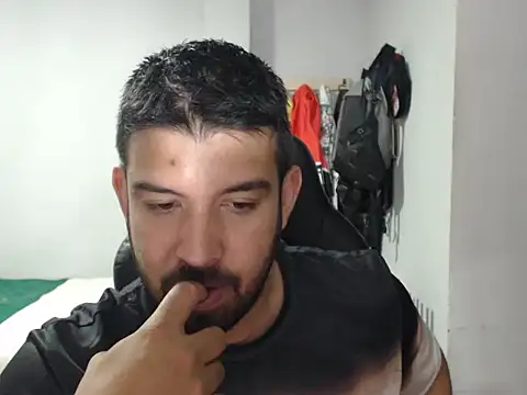 Snapshot of Axel11113 chatting on 11.22.25 Axel11113 online show from 11.22.25