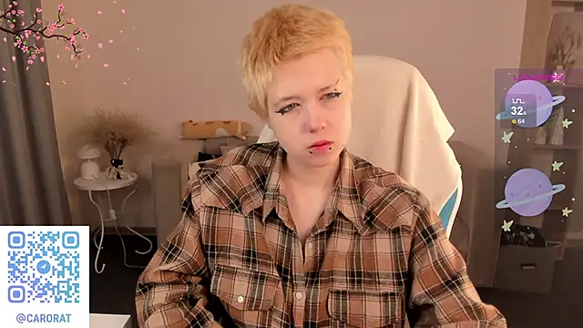Snapshot of CarolineRichter chatting on 09.30.25 CarolineRichter online show from 09.30.25