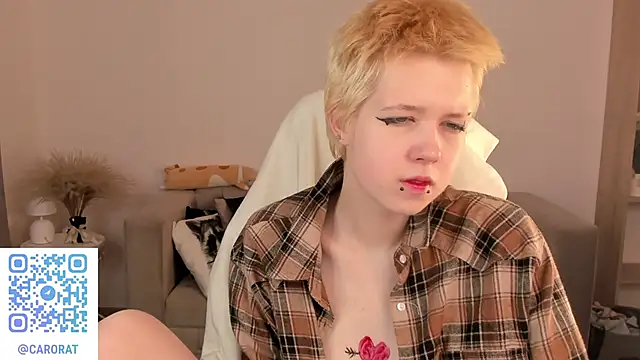 Snapshot of CarolineRichter chatting on 09.30.25 CarolineRichter online show from 09.30.25