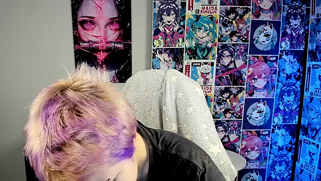 Snapshot of CarolineRichter chatting on 10.17.25 CarolineRichter online show from 10.17.25