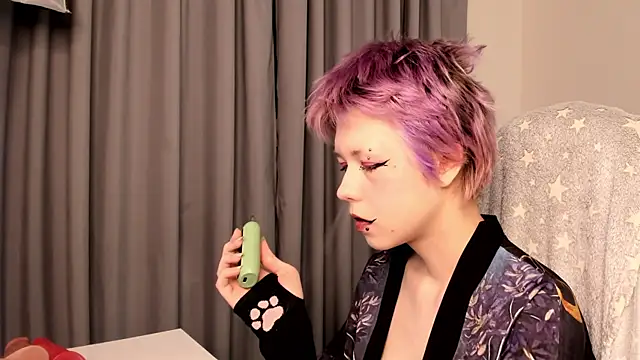 Snapshot of CarolineRichter chatting on 11.19.25 CarolineRichter online show from 11.19.25