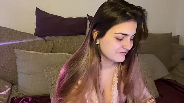 Snapshot of Vivalenti_Kiss chatting on 11.05.25 Vivalenti Kiss online show from 11.05.25