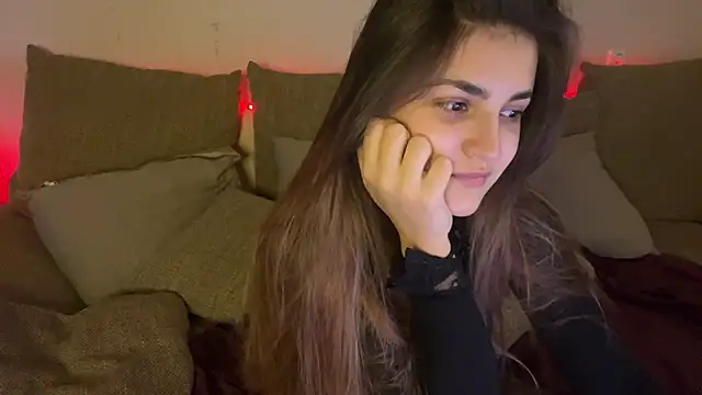 Snapshot of Vivalenti_Kiss chatting on 12.04.25 Vivalenti Kiss online show from 12.04.25