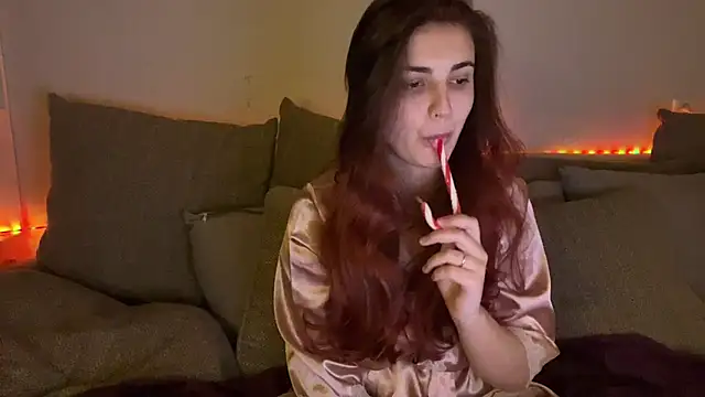 Snapshot of Vivalenti_Kiss chatting on 12.14.25 Vivalenti Kiss online show from 12.14.25