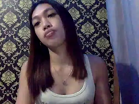 Snapshot of your_wifey chatting on 10.23.25 your wifey online show from 10.23.25