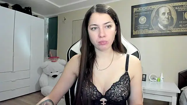 EmiLovsi online show from 10.10.25