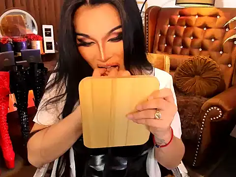Snapshot of devongarcia chatting on 06.17.26 devongarcia online show from 06.17.26