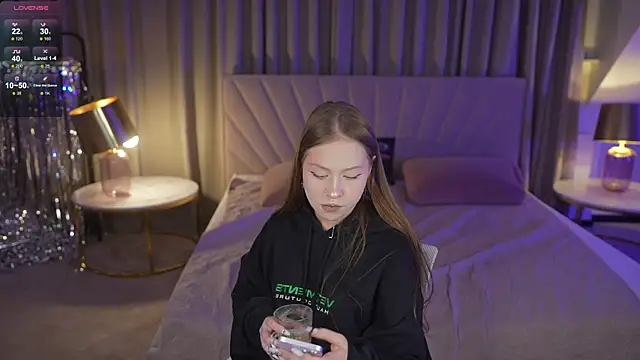 Snapshot of Esmie_Smile chatting on 11.25.25 Esmie Smile online show from 11.25.25