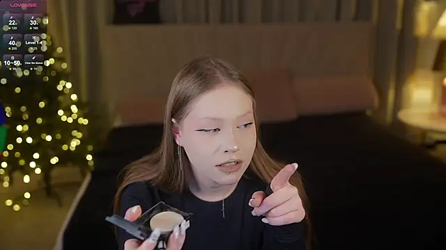 Snapshot of Esmie_Smile chatting on 12.17.25 Esmie Smile online show from 12.17.25