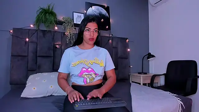 RiriiBrunette   online show from 11.04.25