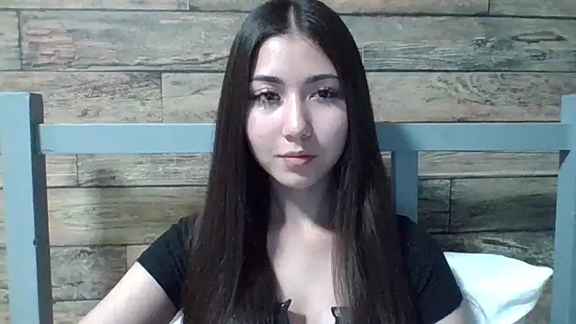 Virginia Hicks online show from 10.08.25