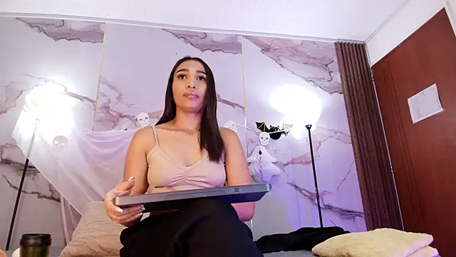 AlyaThompson online show from 10.28.25