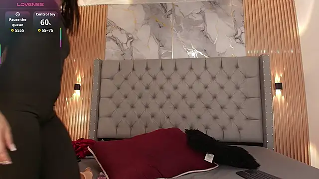 AlyaThompson online show from 11.09.25