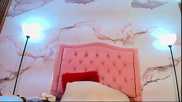 AlyaThompson online show from 05.12.26