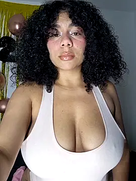 Snapshot of Yerystar chatting on 11.16.25 Yerystar online show from 11.16.25