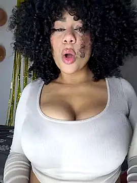 Snapshot of Yerystar chatting on 11.22.25 Yerystar online show from 11.22.25