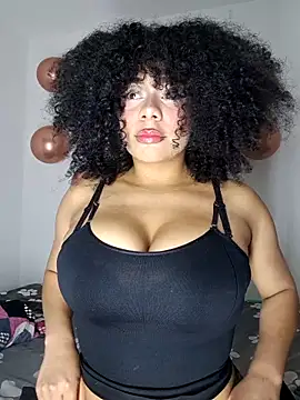 Snapshot of Yerystar chatting on 11.27.25 Yerystar online show from 11.27.25