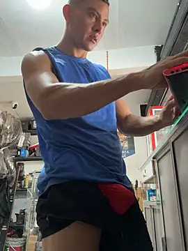 Snapshot of Terra-22cm chatting on 10.07.25 Terra-22cm online show from 10.07.25