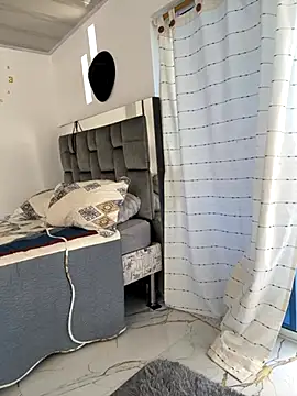 Snapshot of Terra-22cm chatting on 10.26.25 Terra-22cm online show from 10.26.25