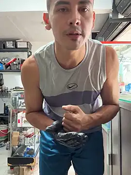 Snapshot of Terra-22cm chatting on 10.28.25 Terra-22cm online show from 10.28.25