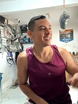 Snapshot of Terra-22cm chatting on 11.13.25 Terra-22cm online show from 11.13.25