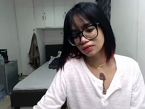 eattmebabyy online show from 04.25.26