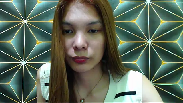 Snapshot of Mhinna chatting on 12.22.25 Mhinna online show from 12.22.25