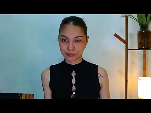 Snapshot of Mhinna chatting on 02.20.26 Mhinna online show from 02.20.26