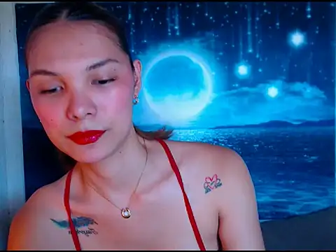 Snapshot of Mhinna chatting on 03.26.26 Mhinna online show from 03.26.26