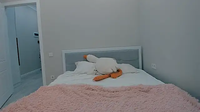 yuna loon online show from 10.30.25