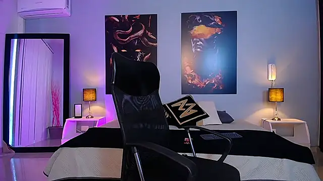 Snapshot of ChristopherBlack_ chatting on 09.17.25 ChristopherBlack online show from 09.17.25