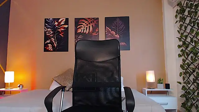 Snapshot of ChristopherBlack_ chatting on 10.14.25 ChristopherBlack online show from 10.14.25