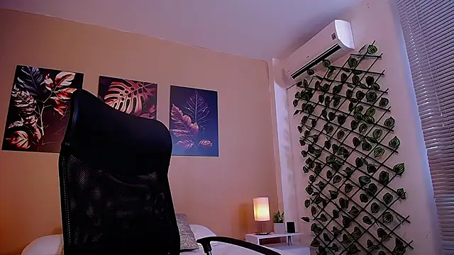 Snapshot of ChristopherBlack_ chatting on 11.05.25 ChristopherBlack online show from 11.05.25