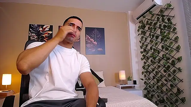 Snapshot of ChristopherBlack_ chatting on 11.12.25 ChristopherBlack online show from 11.12.25