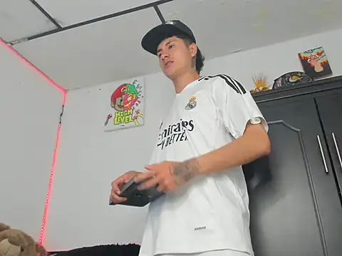 Snapshot of Mateo_Escobar chatting on 11.01.25 Mateo Escobar online show from 11.01.25