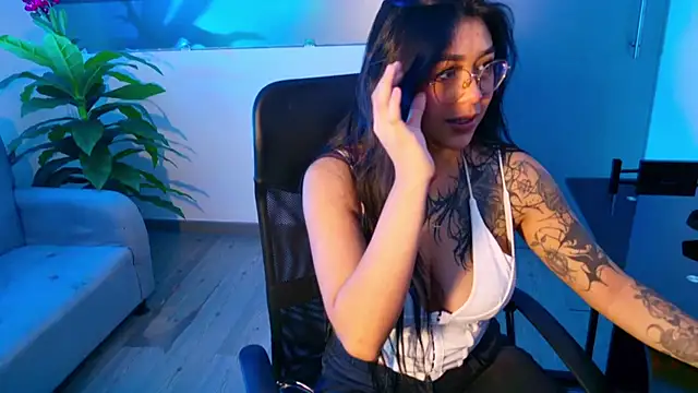 Snapshot of Keyla_Cutte chatting on 10.30.25 Keyla Cutte online show from 10.30.25