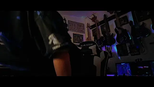 Snapshot of TheSlutMuffin chatting on 12.05.25 TheSlutMuffin online show from 12.05.25