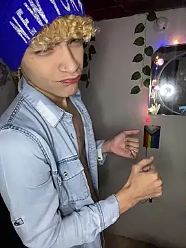 Snapshot of Bryan_ale22 chatting on 12.21.25 Bryan ale22 online show from 12.21.25