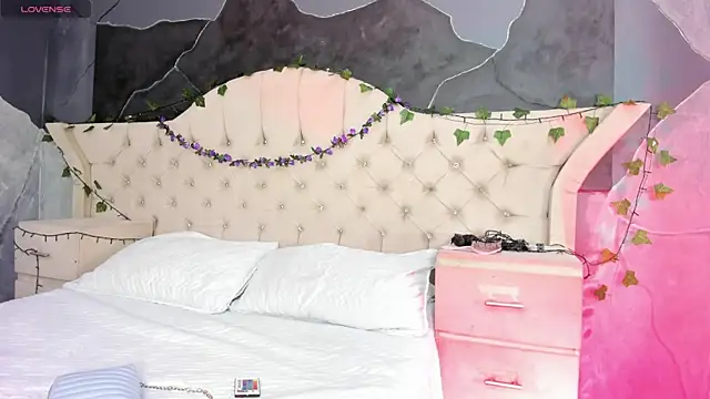 AmbarFoxx  online show from 11.24.25