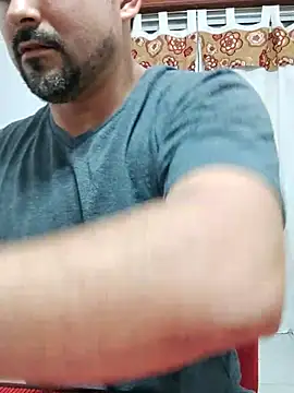 Bradd 32 online show from 11.10.25