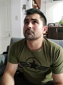 Snapshot of Bradd_32 chatting on 12.20.25 Bradd 32 online show from 12.20.25