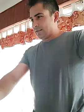 Snapshot of Bradd_32 chatting on 02.14.26 Bradd 32 online show from 02.14.26