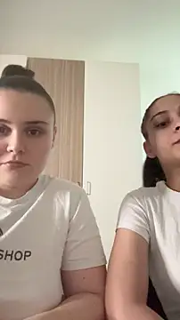 Snapshot of FemmeAffair chatting on 04.08.26 FemmeAffair online show from 04.08.26