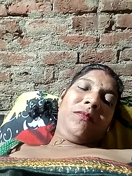 Snapshot of Savita992 chatting on 09.10.25 Savita992 online show from 09.10.25