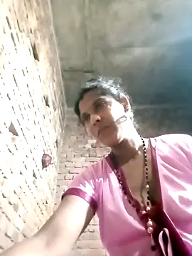 Snapshot of Savita992 chatting on 09.28.25 Savita992 online show from 09.28.25