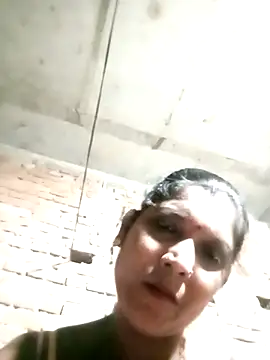 Snapshot of Savita992 chatting on 10.05.25 Savita992 online show from 10.05.25