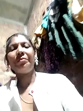 Snapshot of Savita992 chatting on 10.06.25 Savita992 online show from 10.06.25